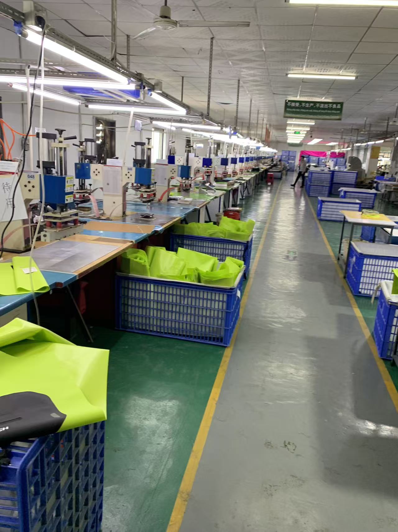 생산 과정 내부: Sealock에서 Hi-Vis 방수 오토바이 가방을 제작하는 방법
